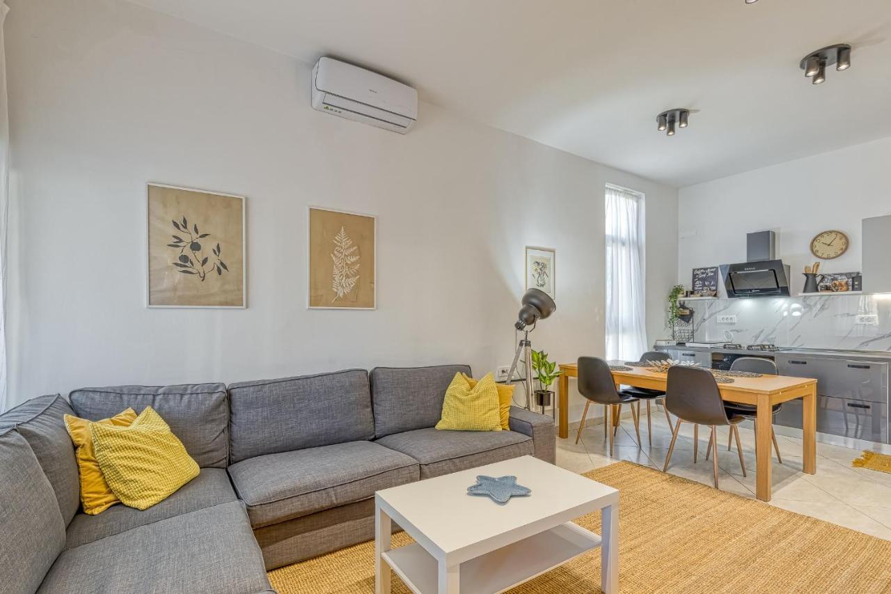 Runa With Terrace Porec Exterior photo