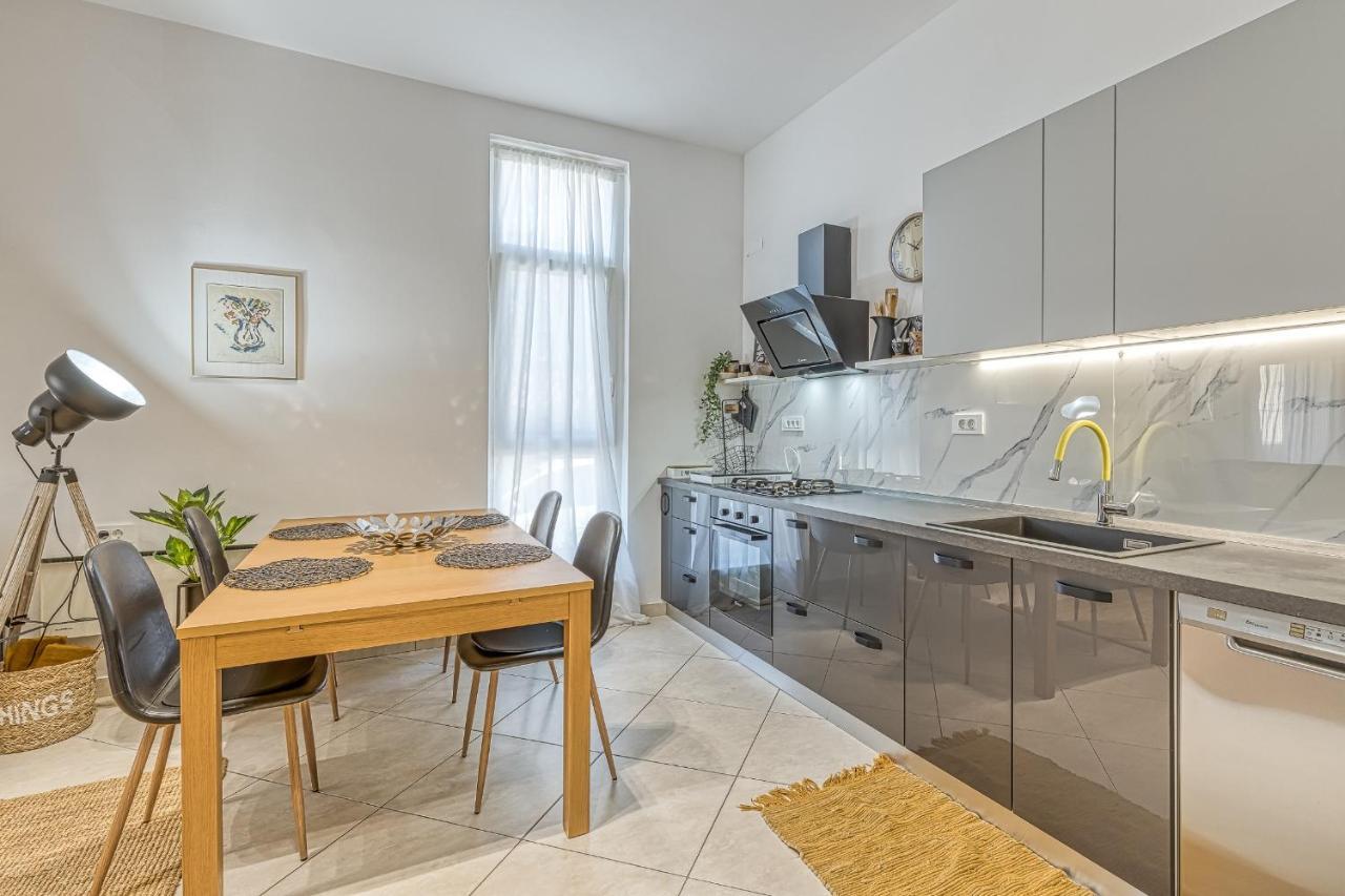Runa With Terrace Porec Exterior photo