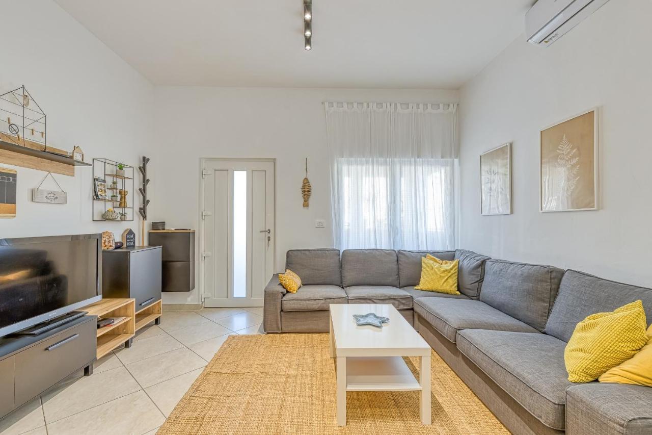 Runa With Terrace Porec Exterior photo