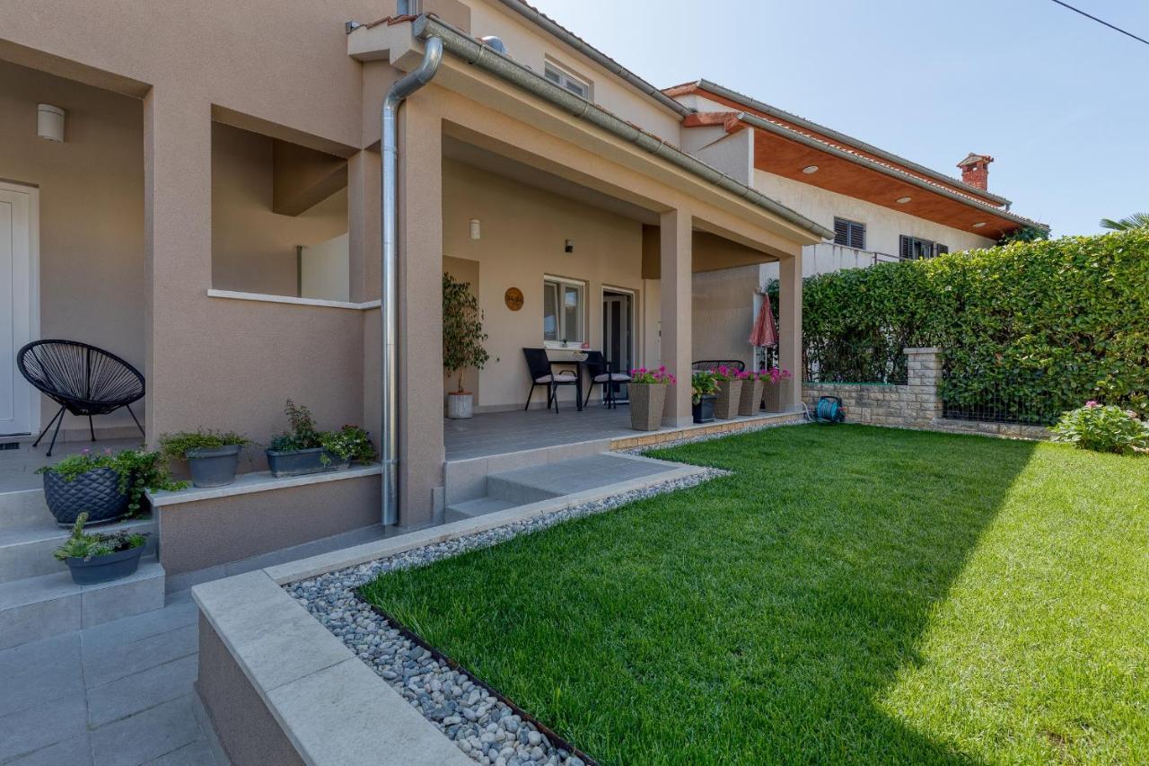 Runa With Terrace Porec Exterior photo