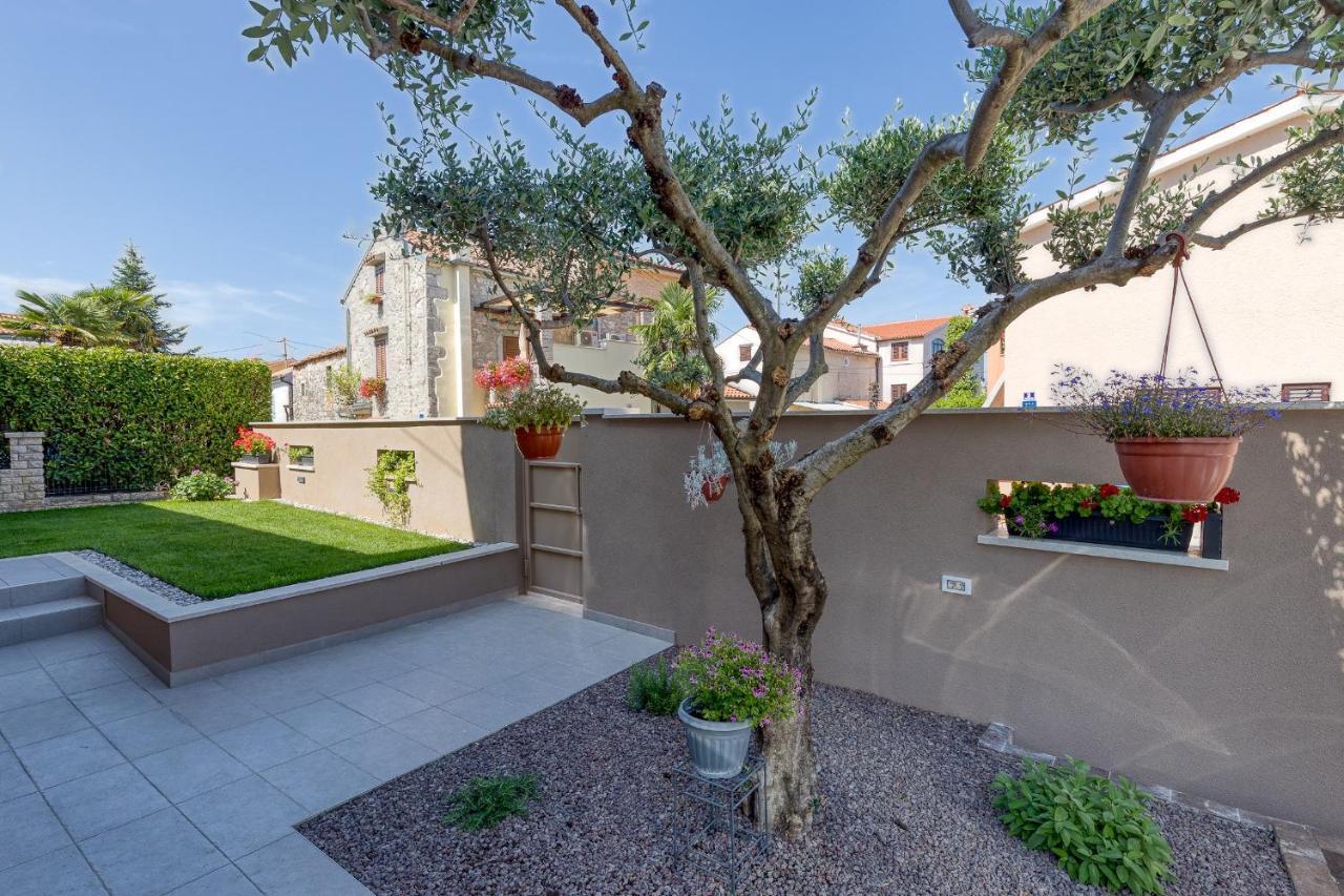 Runa With Terrace Porec Exterior photo
