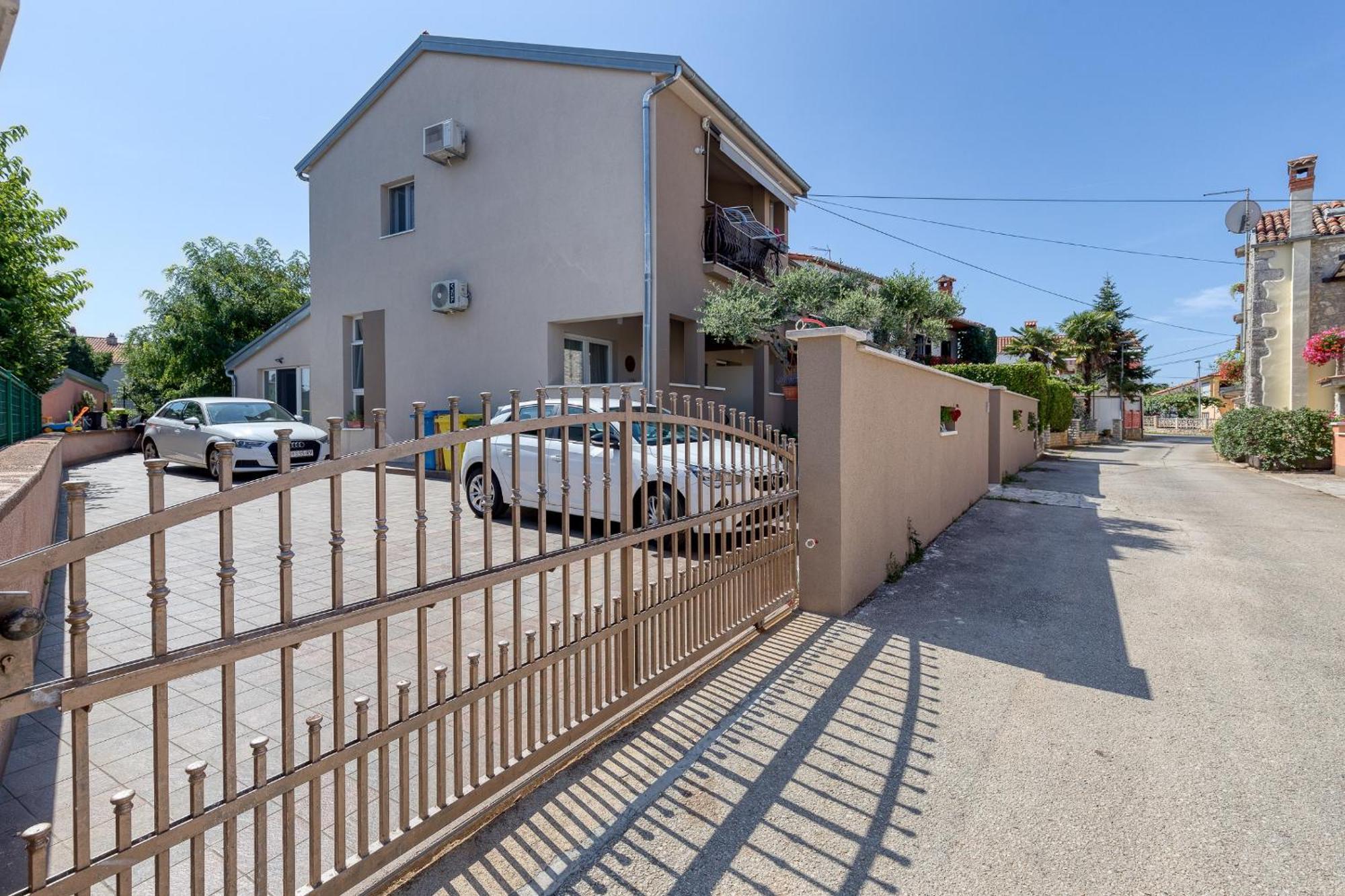 Runa With Terrace Porec Exterior photo