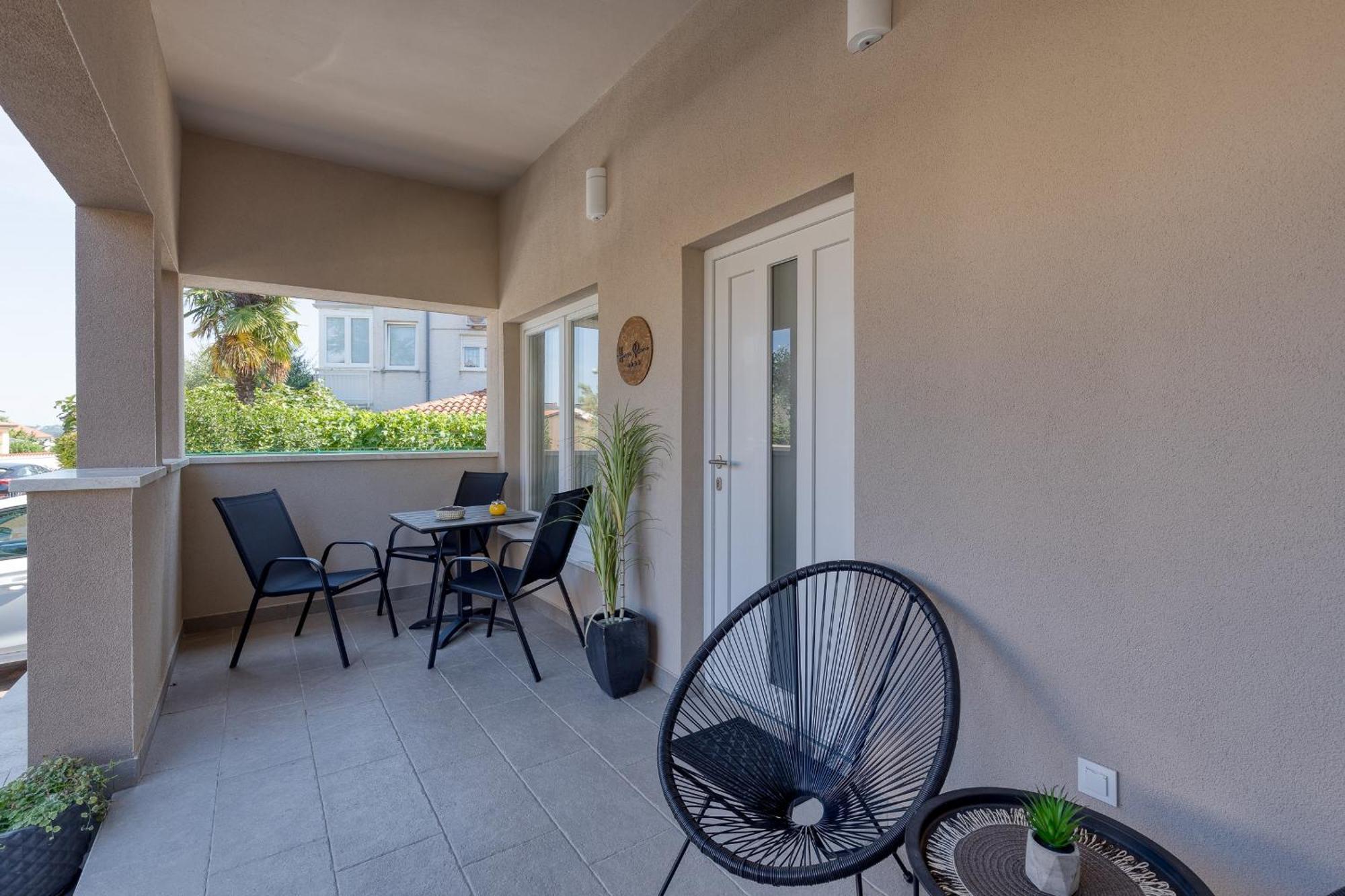 Runa With Terrace Porec Exterior photo